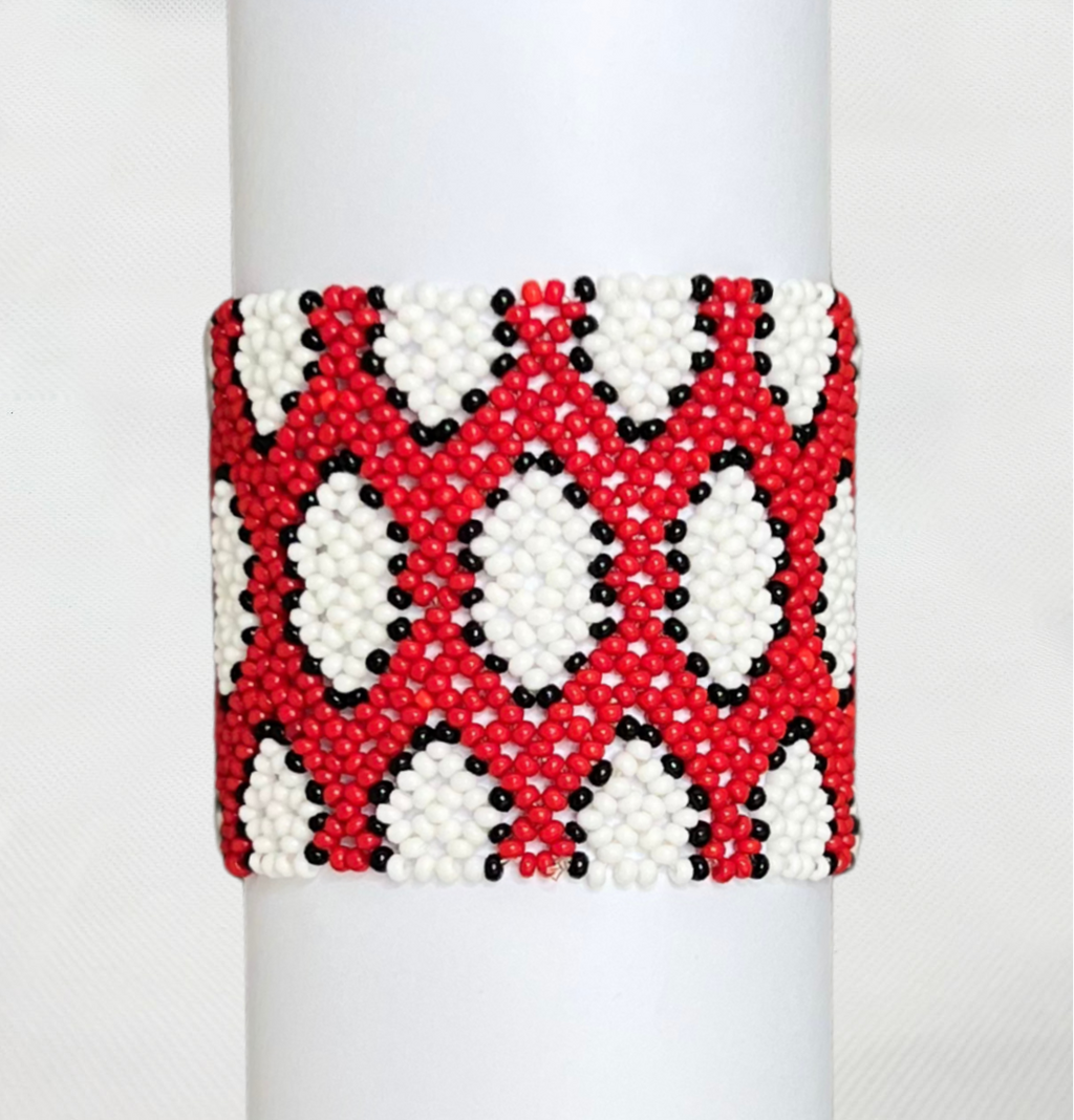 Indigenous Elastic Beaded Bracelet • KAMAYURÁ people (from Brazil)
