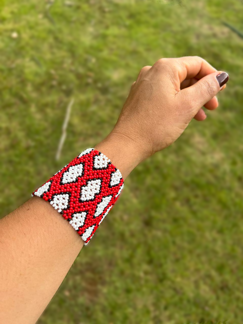 Indigenous Elastic Beaded Bracelet • KAMAYURÁ people (from Brazil)