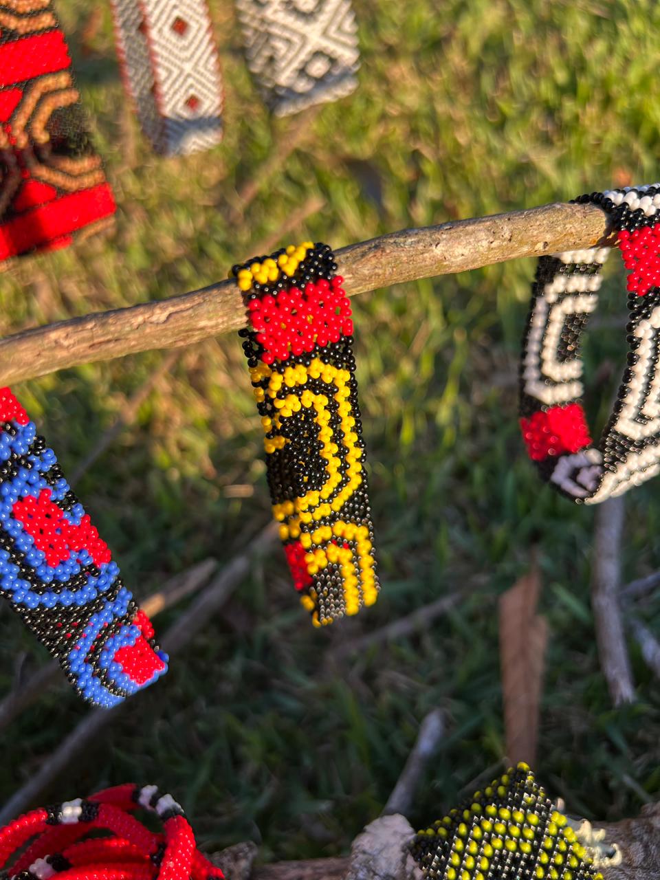 Indigenous Elastic Beaded Bracelet • WAURÁ people (from Brazil)