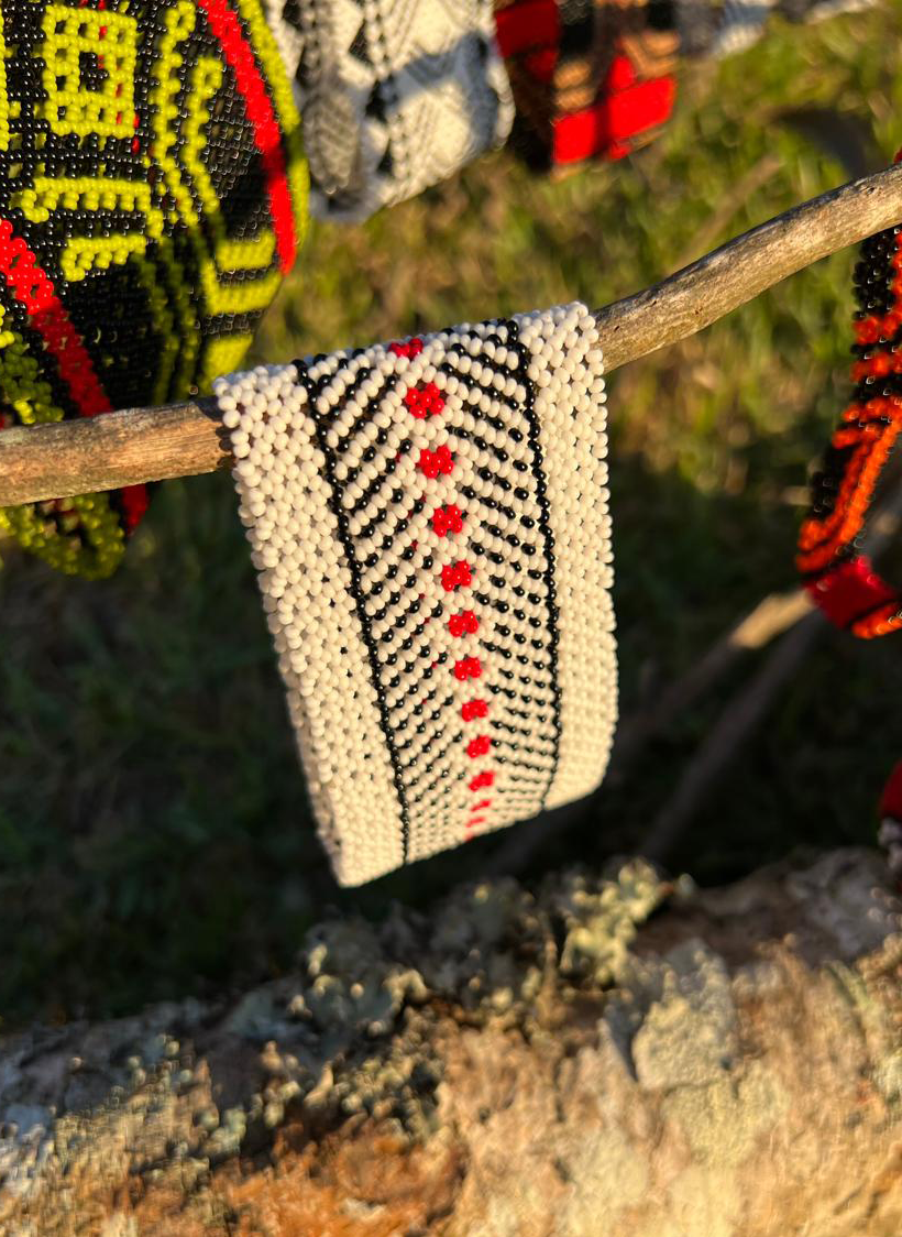 Indigenous Elastic Beaded Bracelet • WAURÁ people (from Brazil)