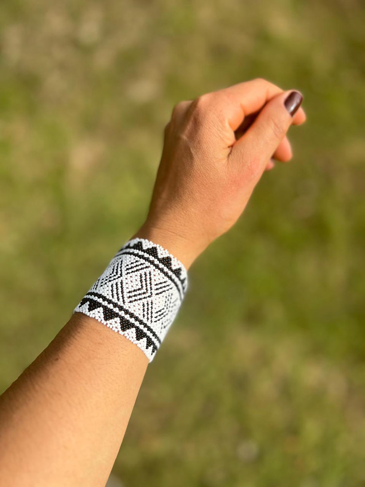 Indigenous Elastic Beaded Bracelet • WAURÁ people (from Brazil)