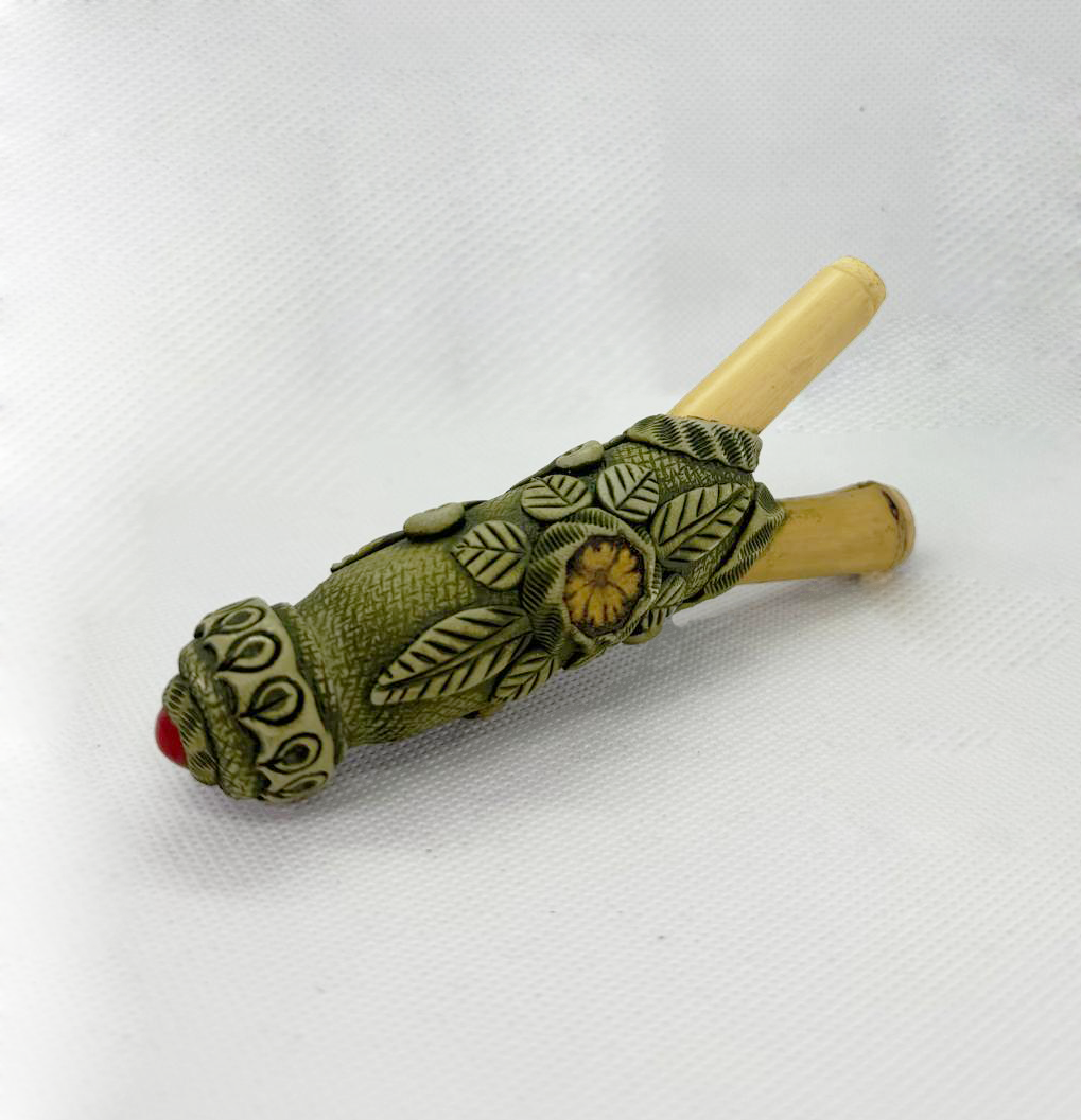 Bamboo Kuripe • With Container