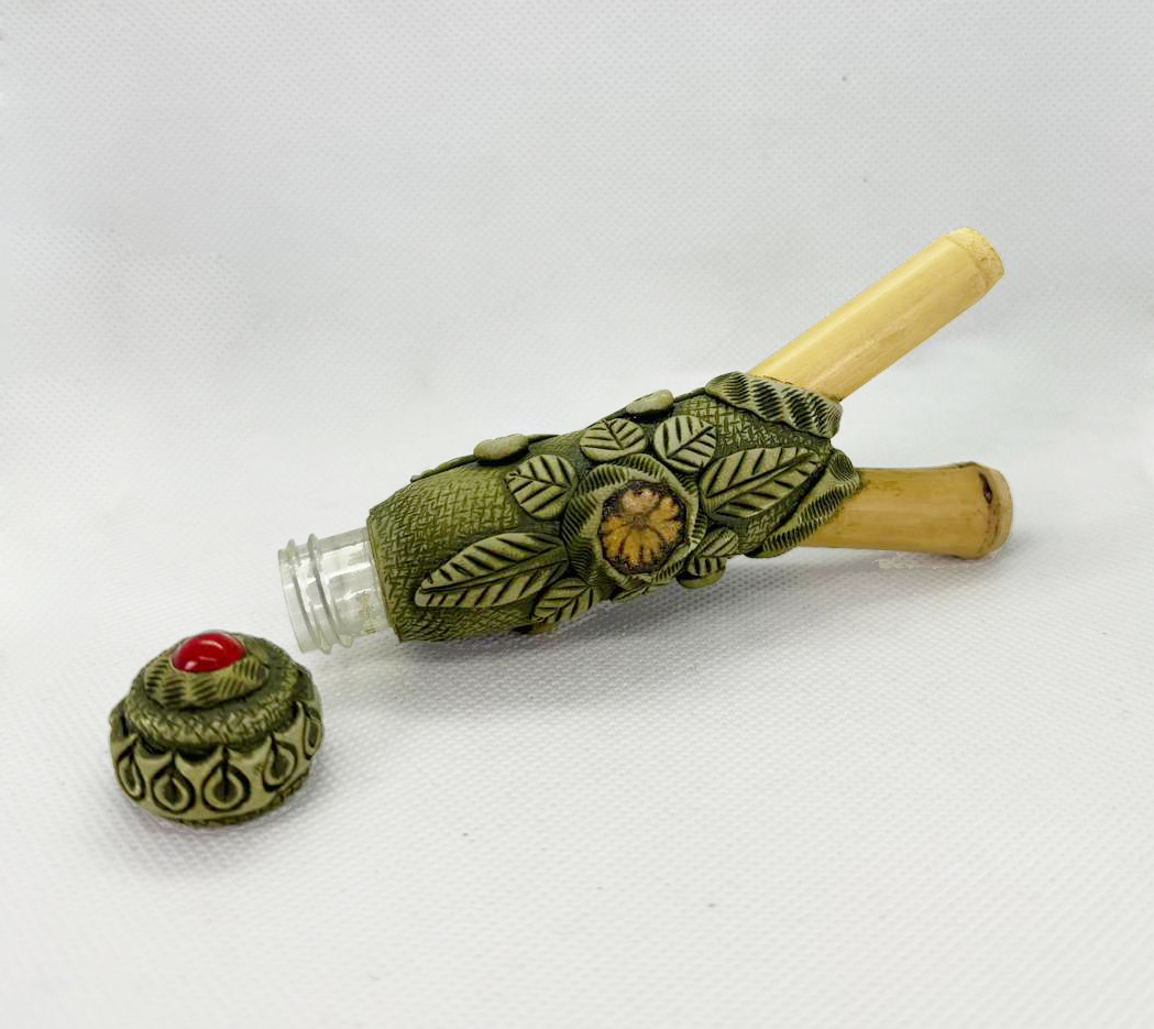 Bamboo Kuripe • With Container