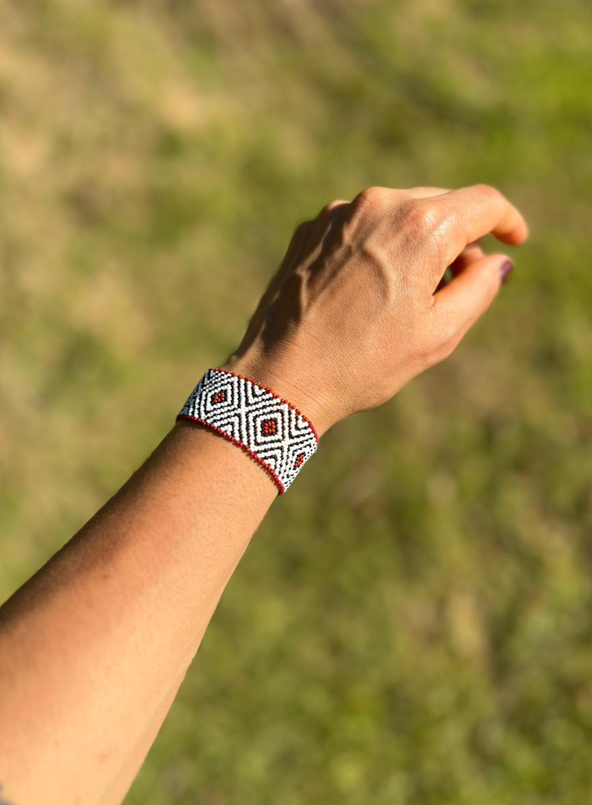Indigenous Elastic Beaded Bracelet • WAURÁ people (from Brazil)